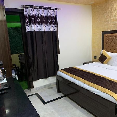N.K. Residency Hotell New Delhi Exteriör bild