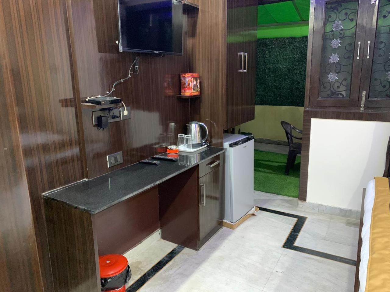 N.K. Residency Hotell New Delhi Exteriör bild