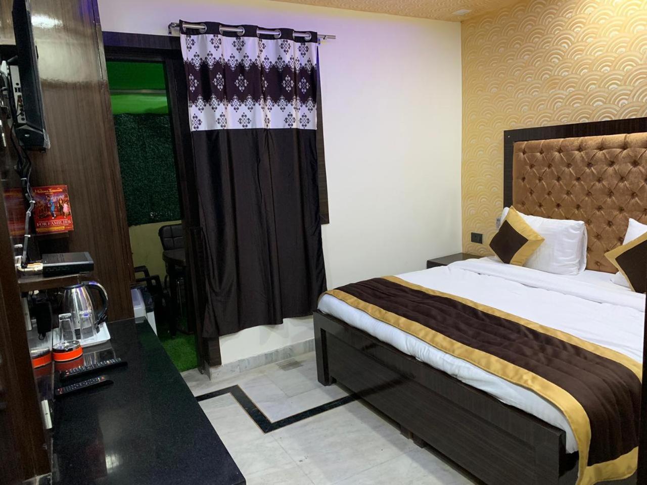 N.K. Residency Hotell New Delhi Exteriör bild